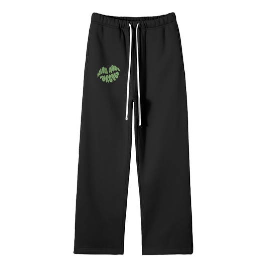 Delulu Mode kiss sweatpants💋